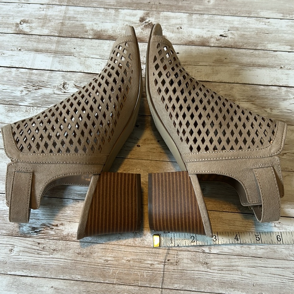 “Unisa”brand, vegan suede, perforated, open toe, chunky heeled shoe - size 10 - Picture 5 of 10
